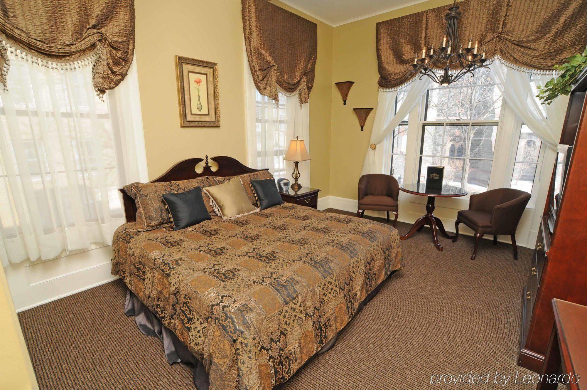 The Stockade Inn Schenectady Room photo